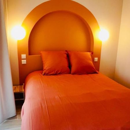 Le Bel Iris - Acces Direct Plage Apartment ชาแตเลยง-ปลาจ ภายนอก รูปภาพ