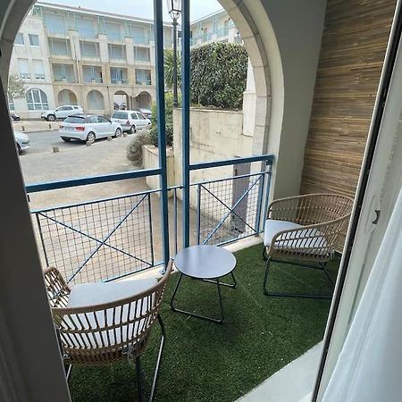 Le Bel Iris - Acces Direct Plage Apartment ชาแตเลยง-ปลาจ ภายนอก รูปภาพ