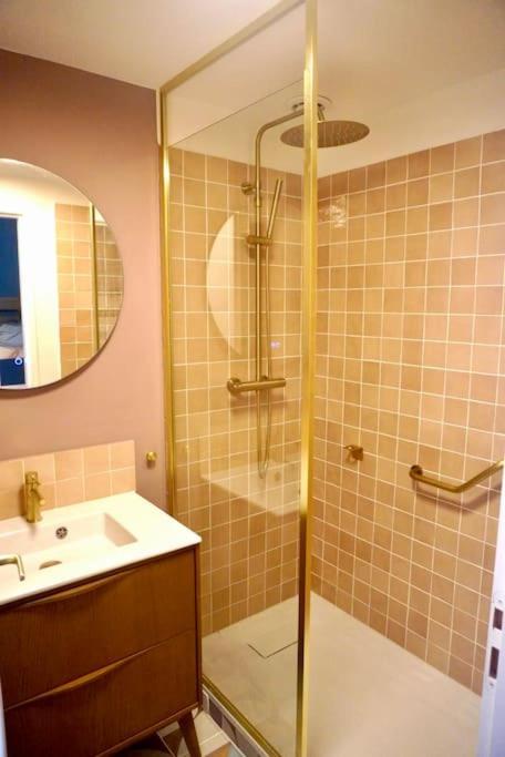 Le Bel Iris - Acces Direct Plage Apartment ชาแตเลยง-ปลาจ ภายนอก รูปภาพ