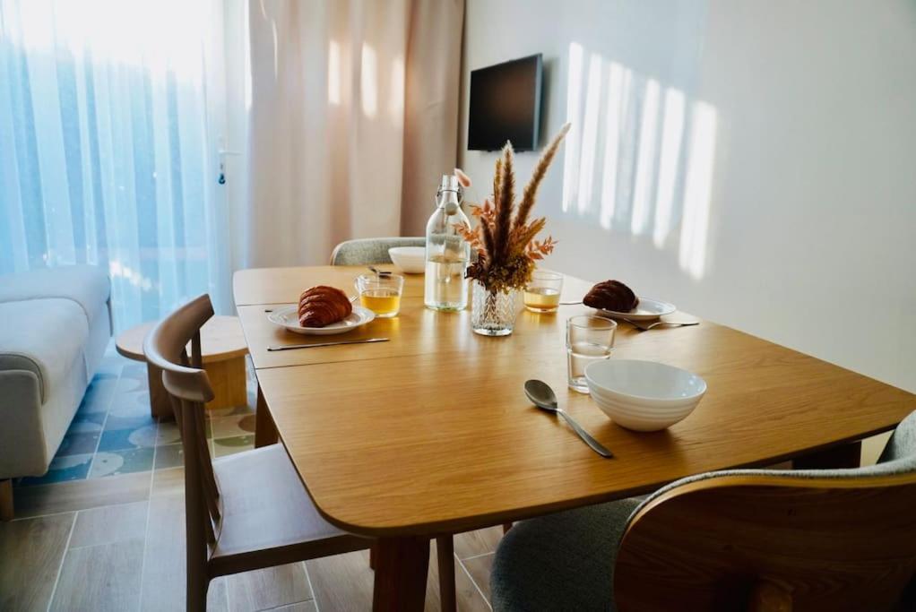 Le Bel Iris - Acces Direct Plage Apartment ชาแตเลยง-ปลาจ ภายนอก รูปภาพ