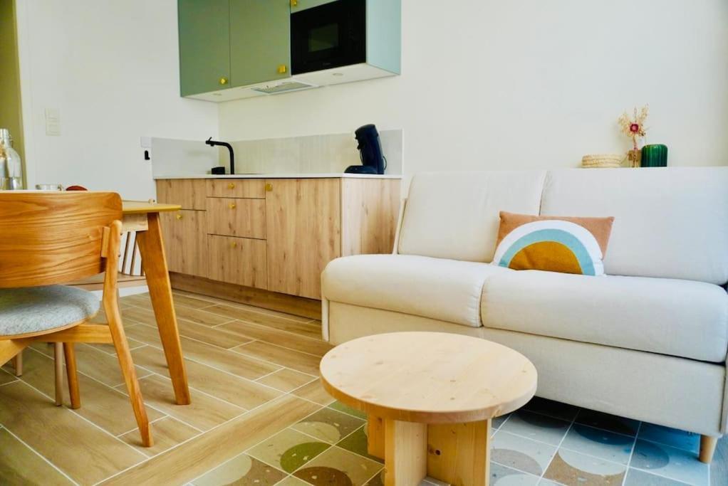 Le Bel Iris - Acces Direct Plage Apartment ชาแตเลยง-ปลาจ ภายนอก รูปภาพ