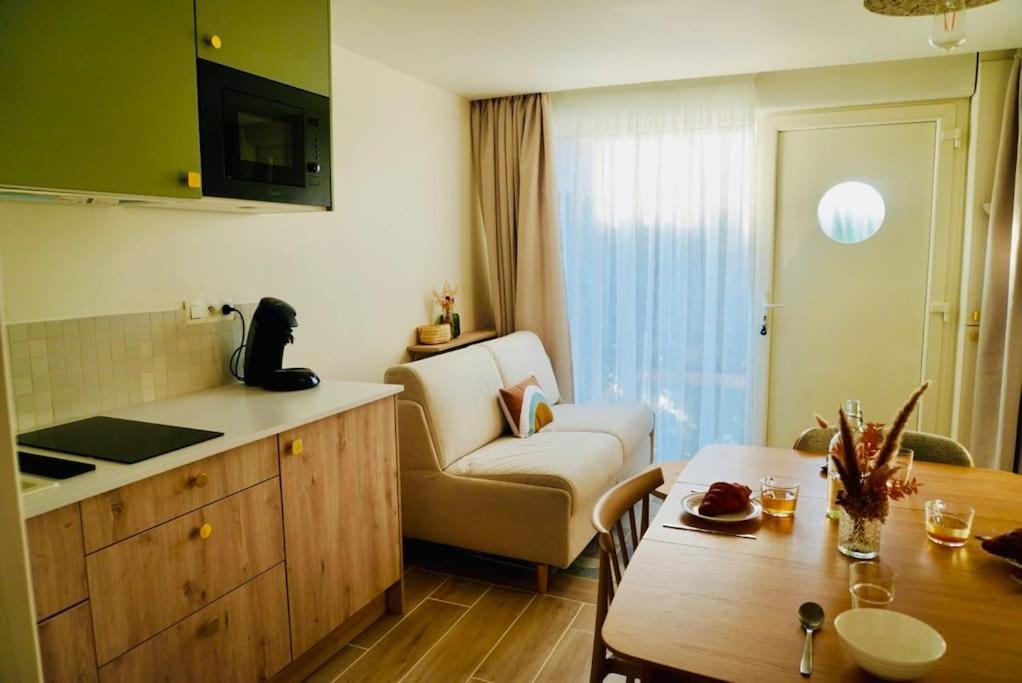Le Bel Iris - Acces Direct Plage Apartment ชาแตเลยง-ปลาจ ภายนอก รูปภาพ