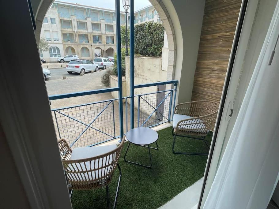 Le Bel Iris - Acces Direct Plage Apartment ชาแตเลยง-ปลาจ ภายนอก รูปภาพ